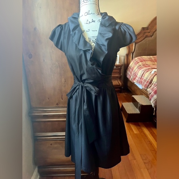 Elegant Black Wrap Dress 👗 - Picture 7 of 7